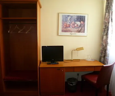 Отель Mondial 3*