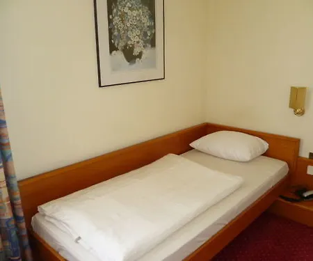 Hotel Mondial 3*