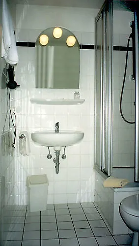 ホテル Mondial 3*