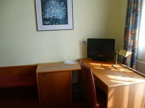 Mondial 3* デュッセルドルフ